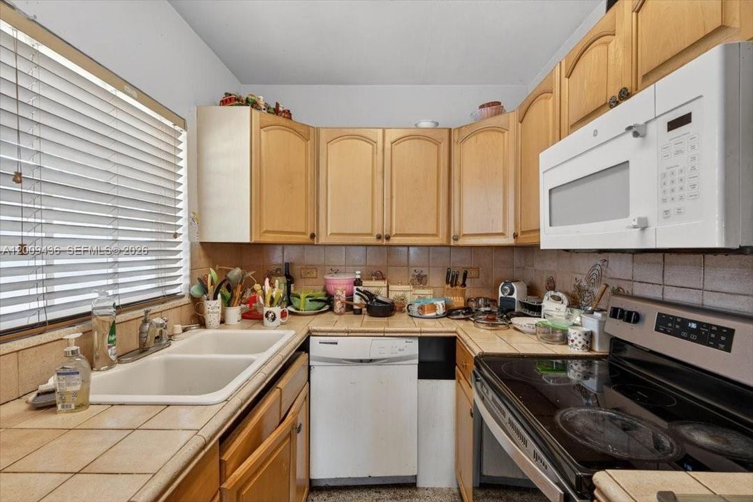 For Sale: $520,000 (4 beds, 2 baths, 1254 Square Feet)
