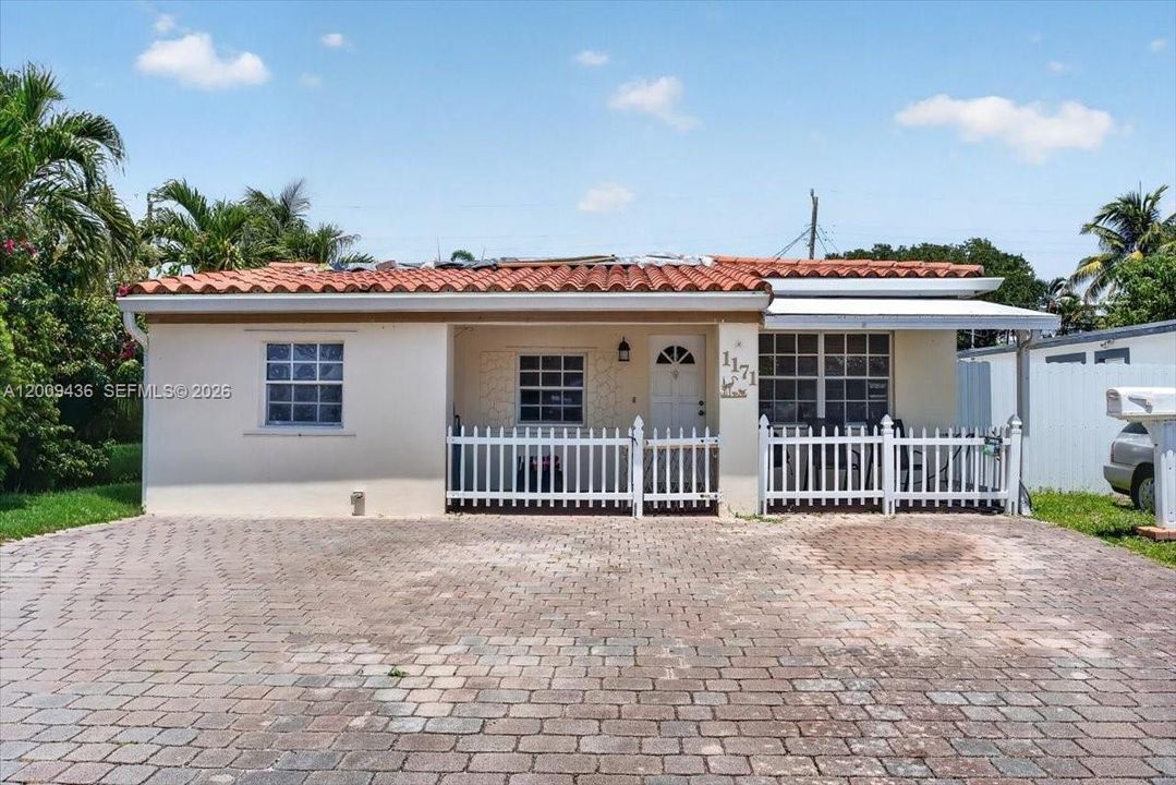 For Sale: $520,000 (4 beds, 2 baths, 1254 Square Feet)