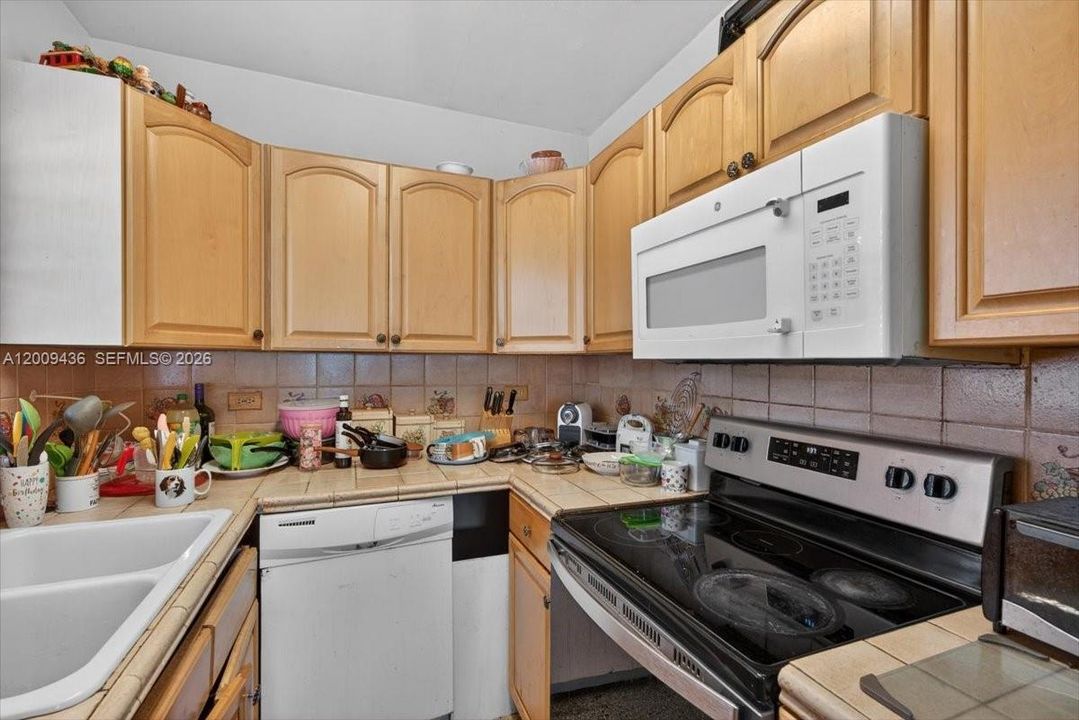 For Sale: $520,000 (4 beds, 2 baths, 1254 Square Feet)
