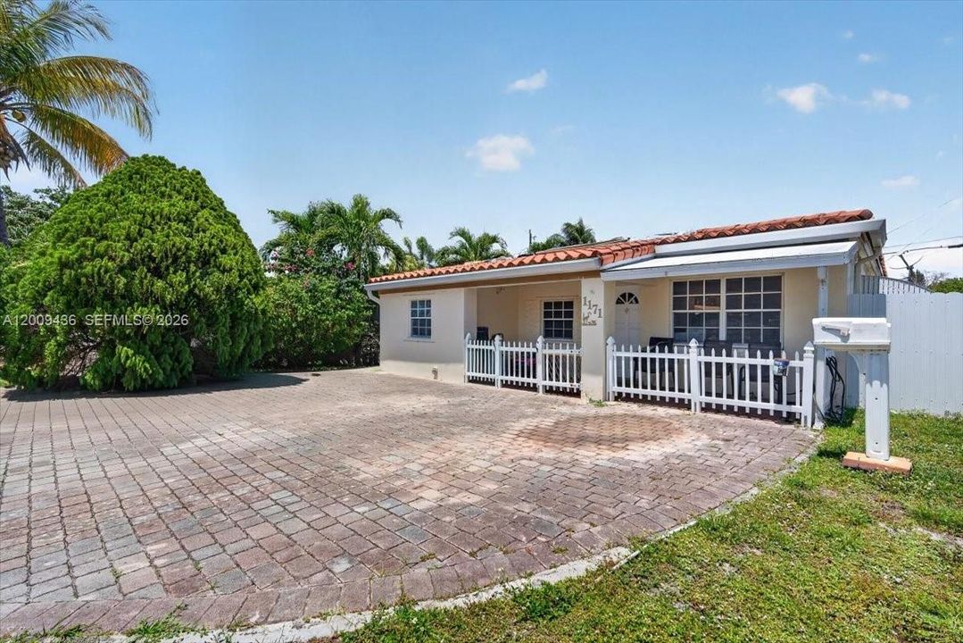 For Sale: $520,000 (4 beds, 2 baths, 1254 Square Feet)