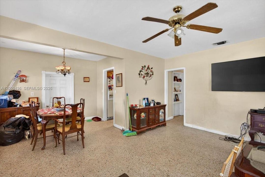 For Sale: $520,000 (4 beds, 2 baths, 1254 Square Feet)