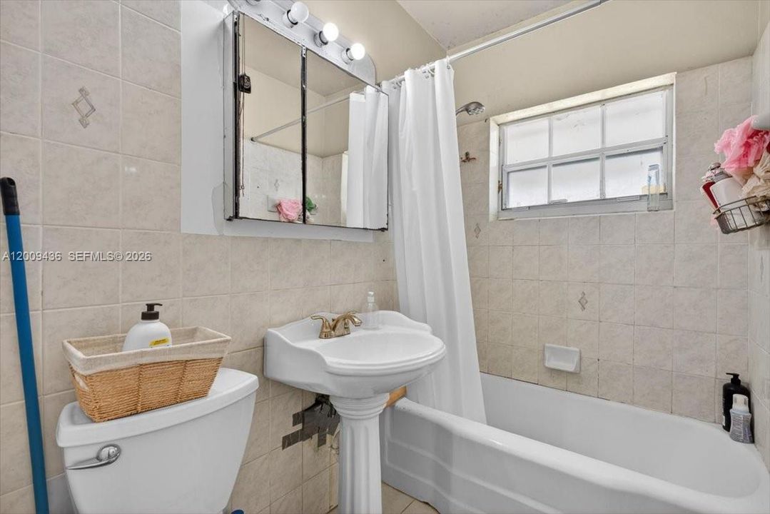 For Sale: $520,000 (4 beds, 2 baths, 1254 Square Feet)