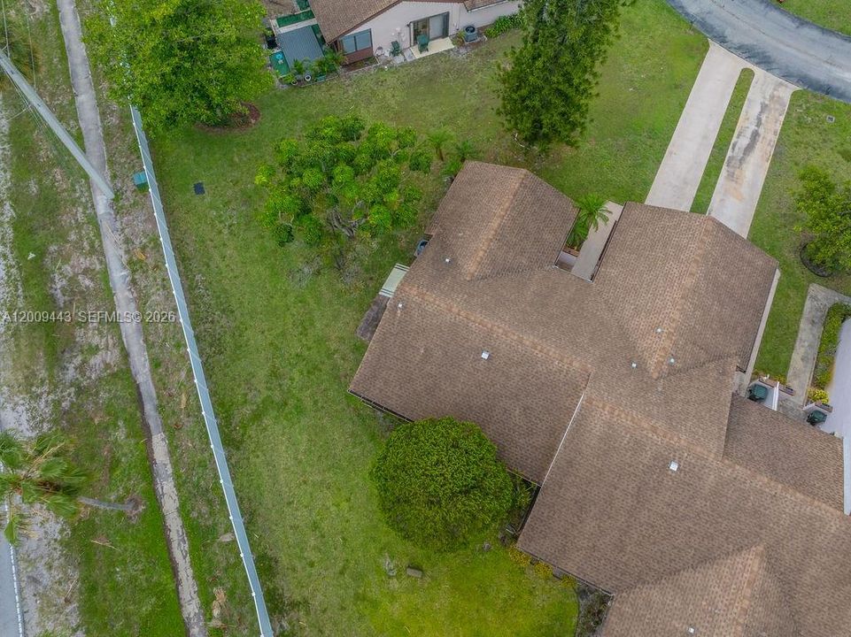 На продажу: $229,000 (2 спален, 2 ванн, 1072 Квадратных фут)