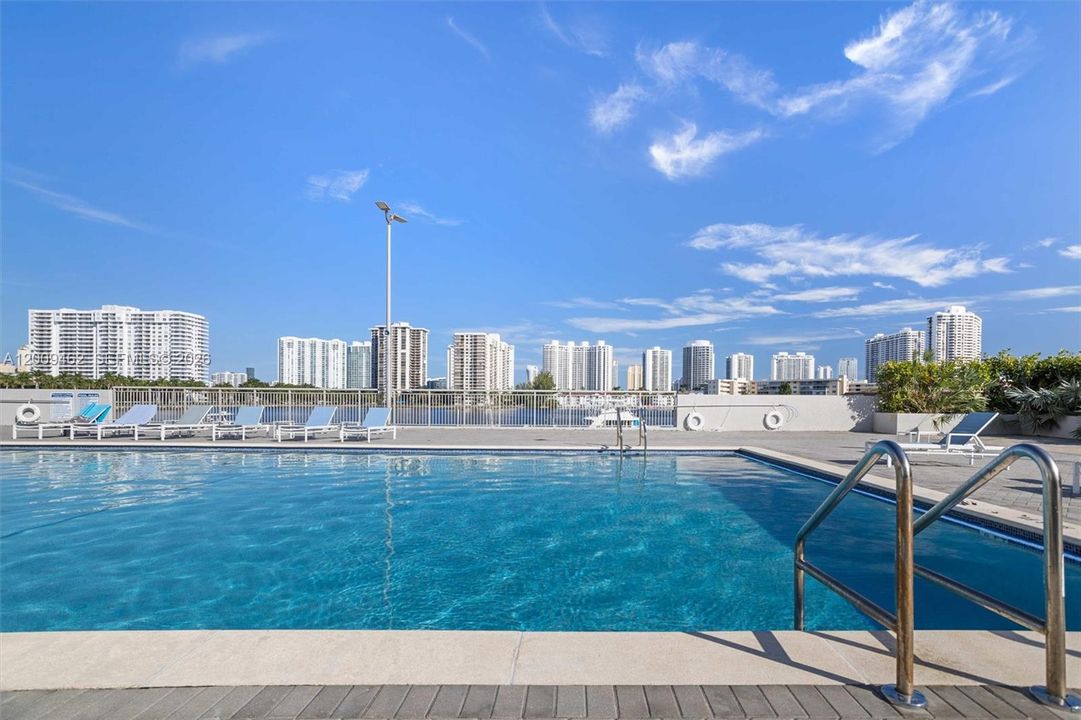 For Sale: $195,000 (2 beds, 2 baths, 1251 Square Feet)