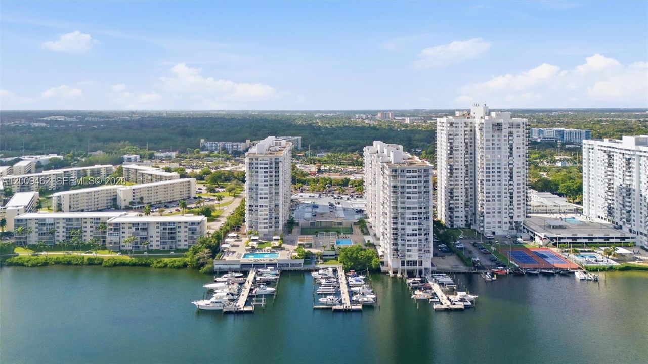 For Sale: $195,000 (2 beds, 2 baths, 1251 Square Feet)