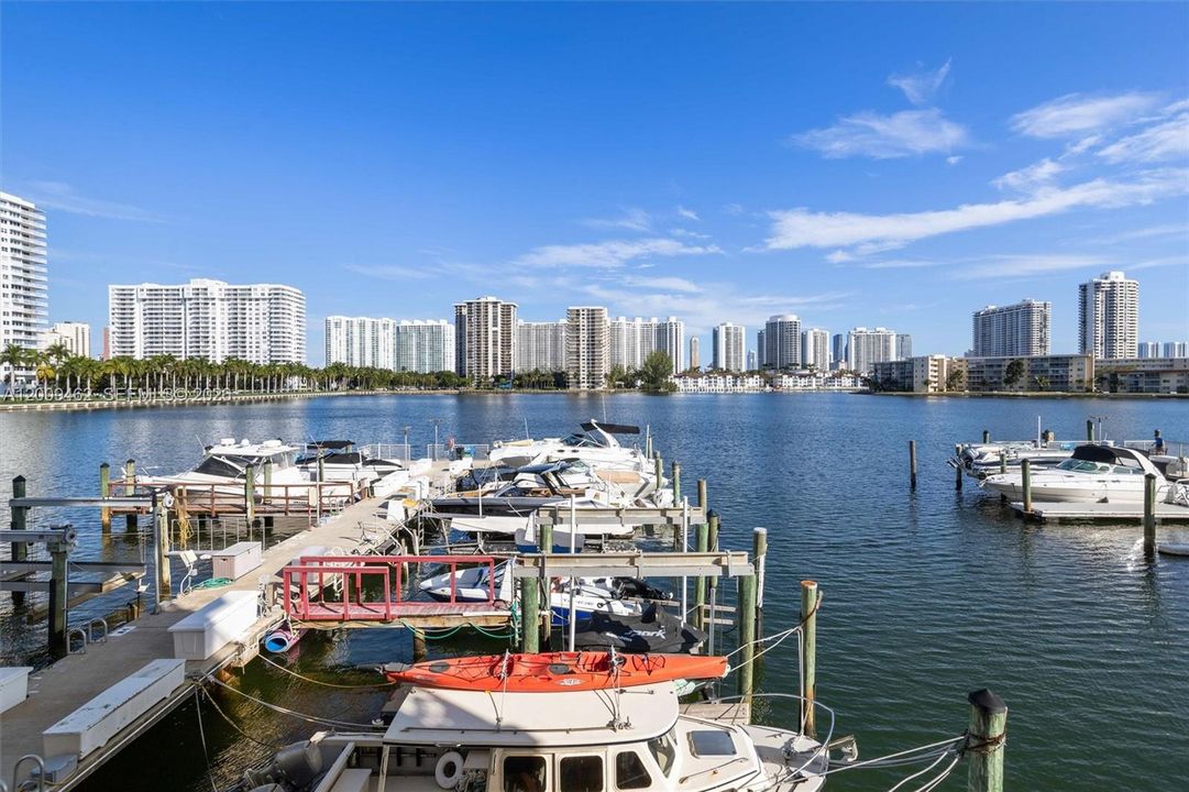 For Sale: $195,000 (2 beds, 2 baths, 1251 Square Feet)