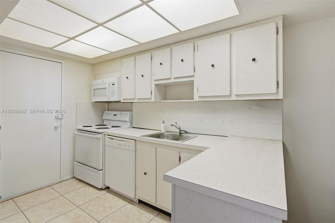 For Sale: $195,000 (2 beds, 2 baths, 1251 Square Feet)