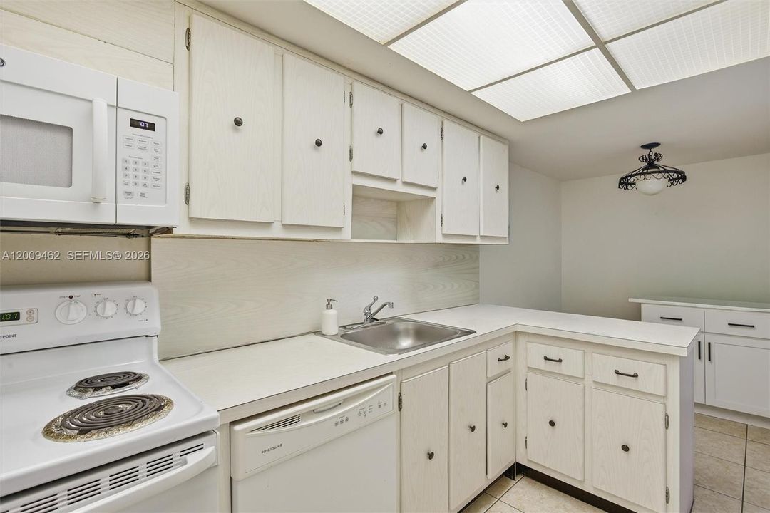 For Sale: $195,000 (2 beds, 2 baths, 1251 Square Feet)