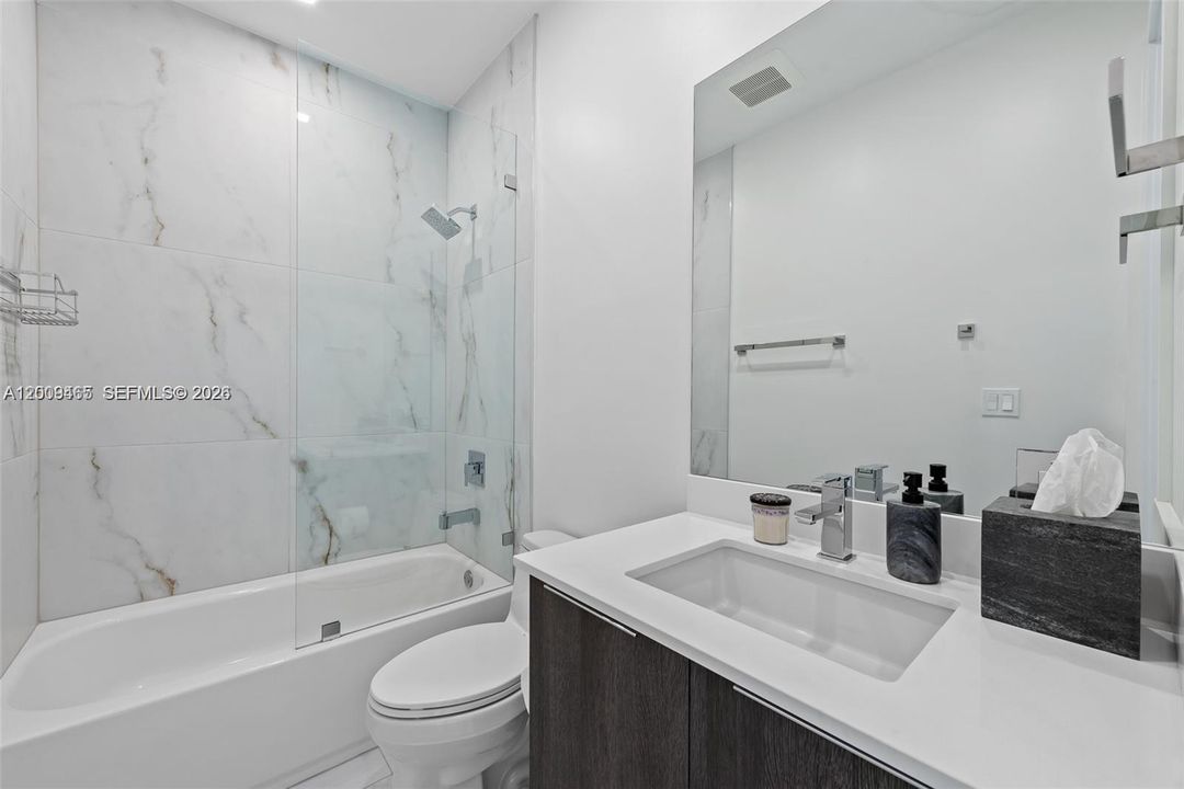 En Venta: $1,019,000 (3 camas, 3 baños, 1988 Pies cuadrados)
