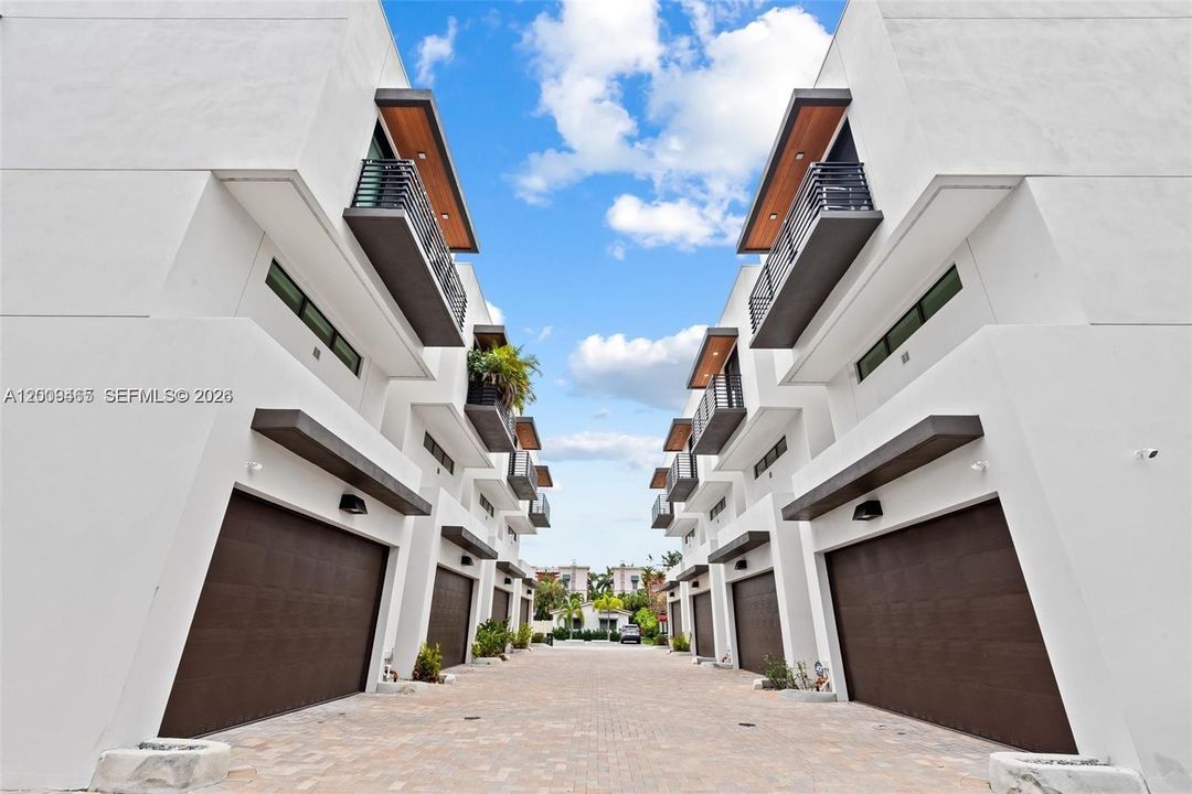 En Venta: $1,019,000 (3 camas, 3 baños, 1988 Pies cuadrados)