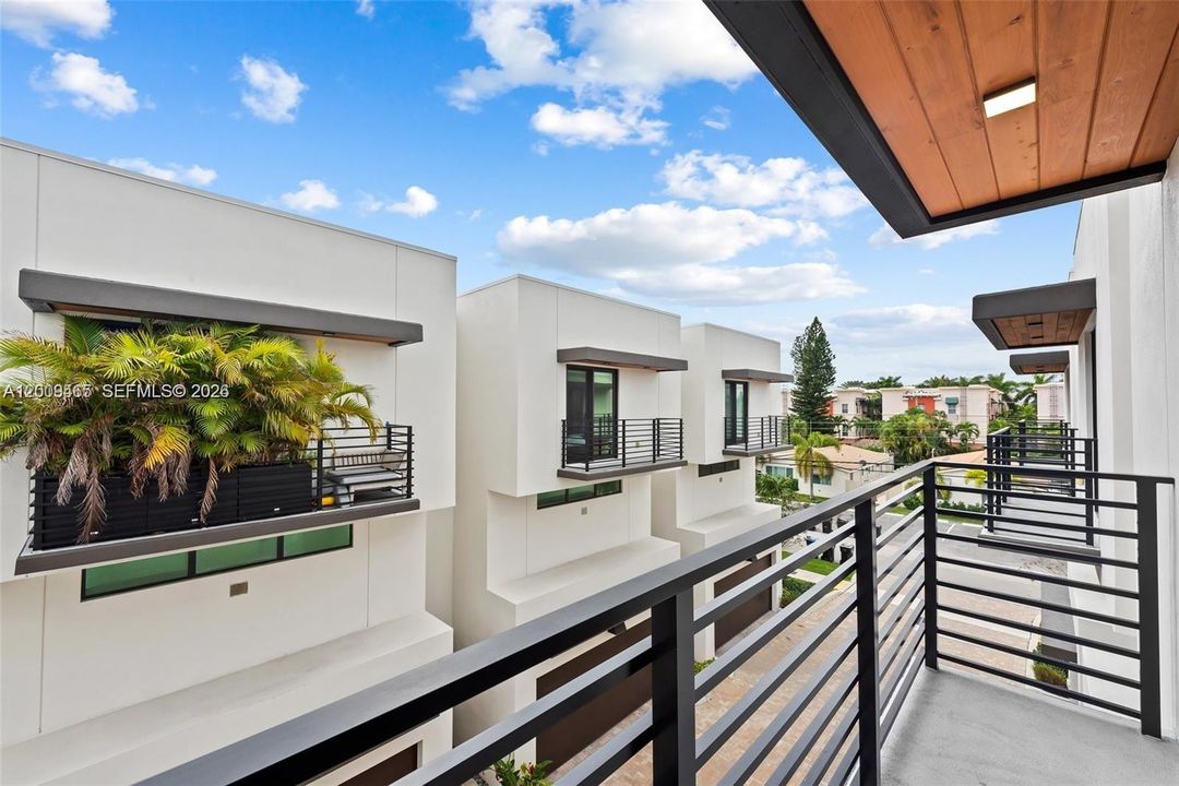 En Venta: $1,019,000 (3 camas, 3 baños, 1988 Pies cuadrados)