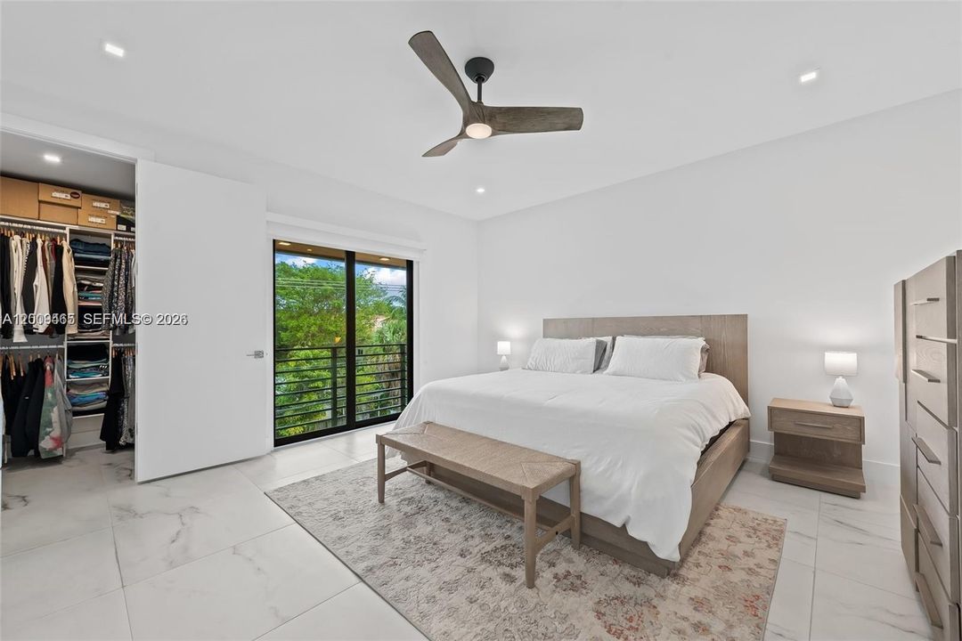 En Venta: $1,019,000 (3 camas, 3 baños, 1988 Pies cuadrados)