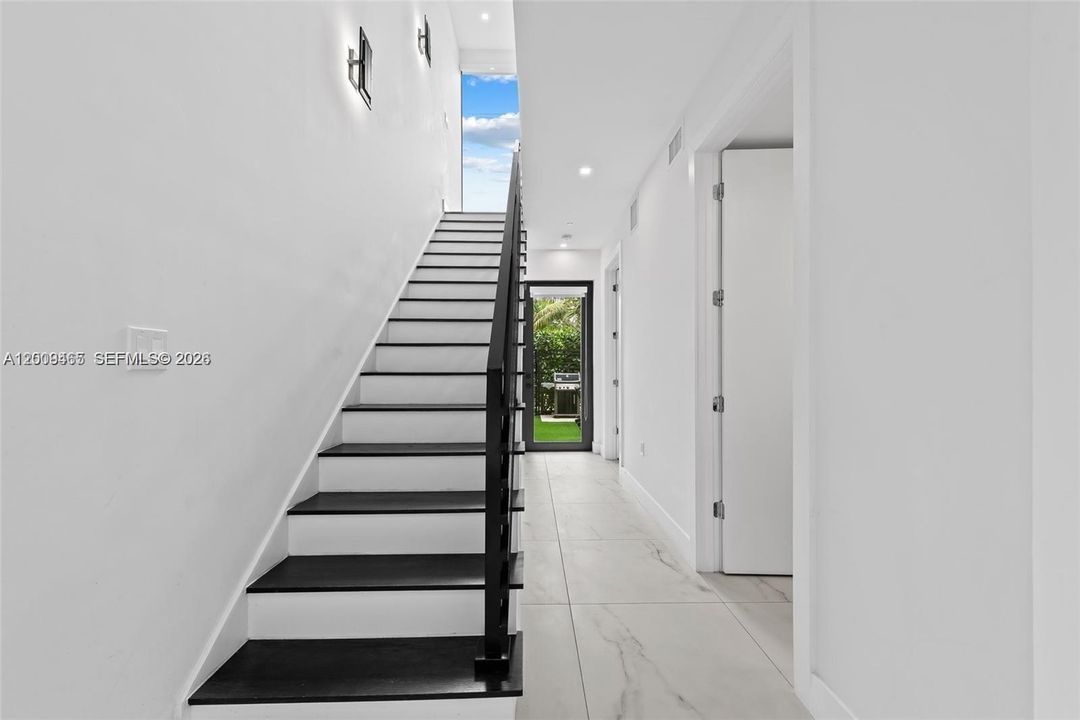 En Venta: $1,019,000 (3 camas, 3 baños, 1988 Pies cuadrados)