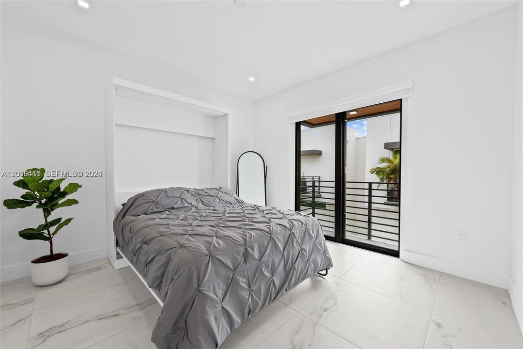 En Venta: $1,019,000 (3 camas, 3 baños, 1988 Pies cuadrados)