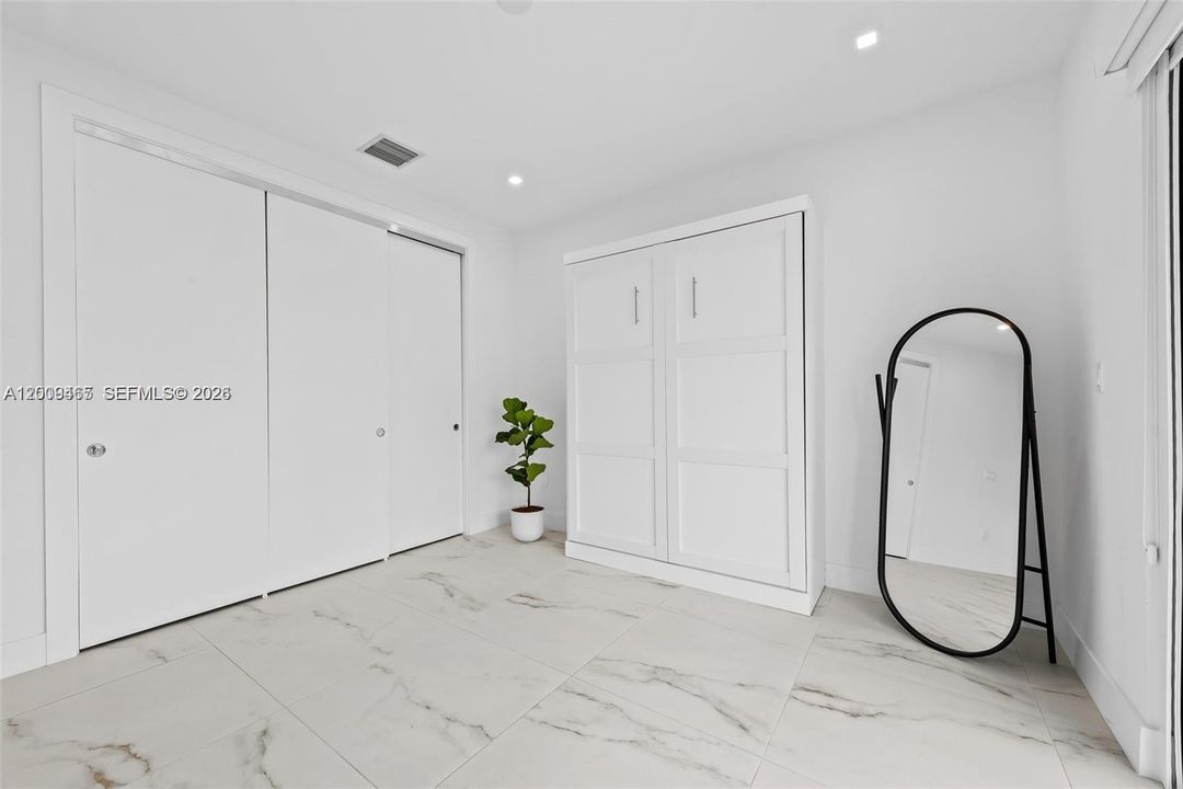 En Venta: $1,019,000 (3 camas, 3 baños, 1988 Pies cuadrados)