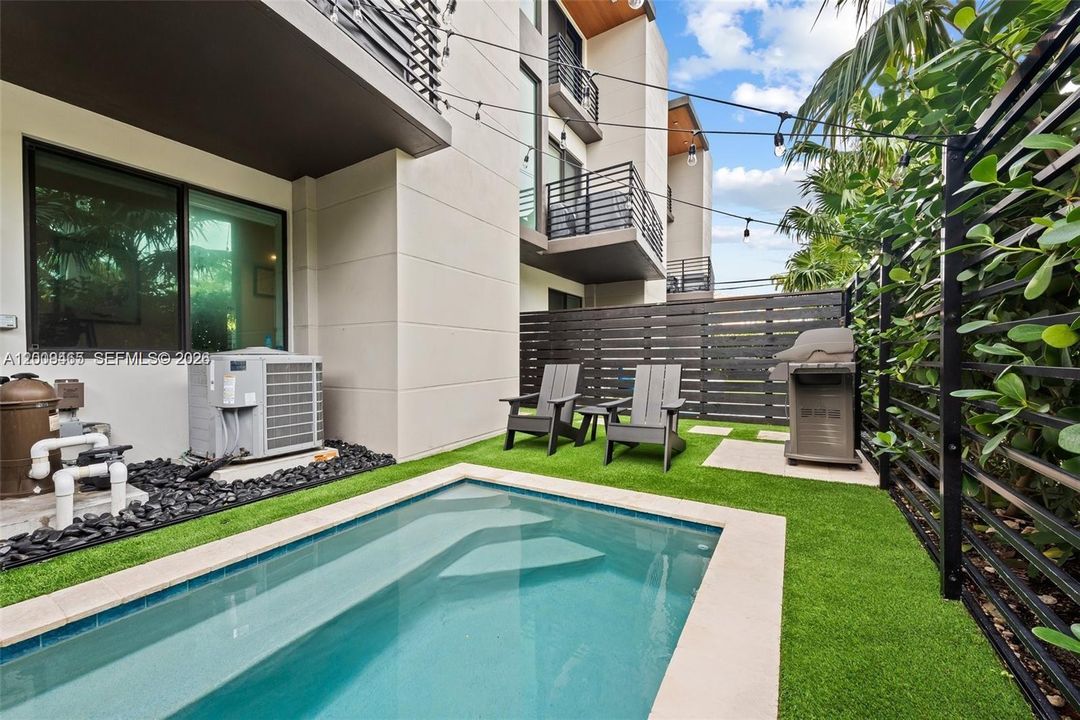 En Venta: $1,019,000 (3 camas, 3 baños, 1988 Pies cuadrados)