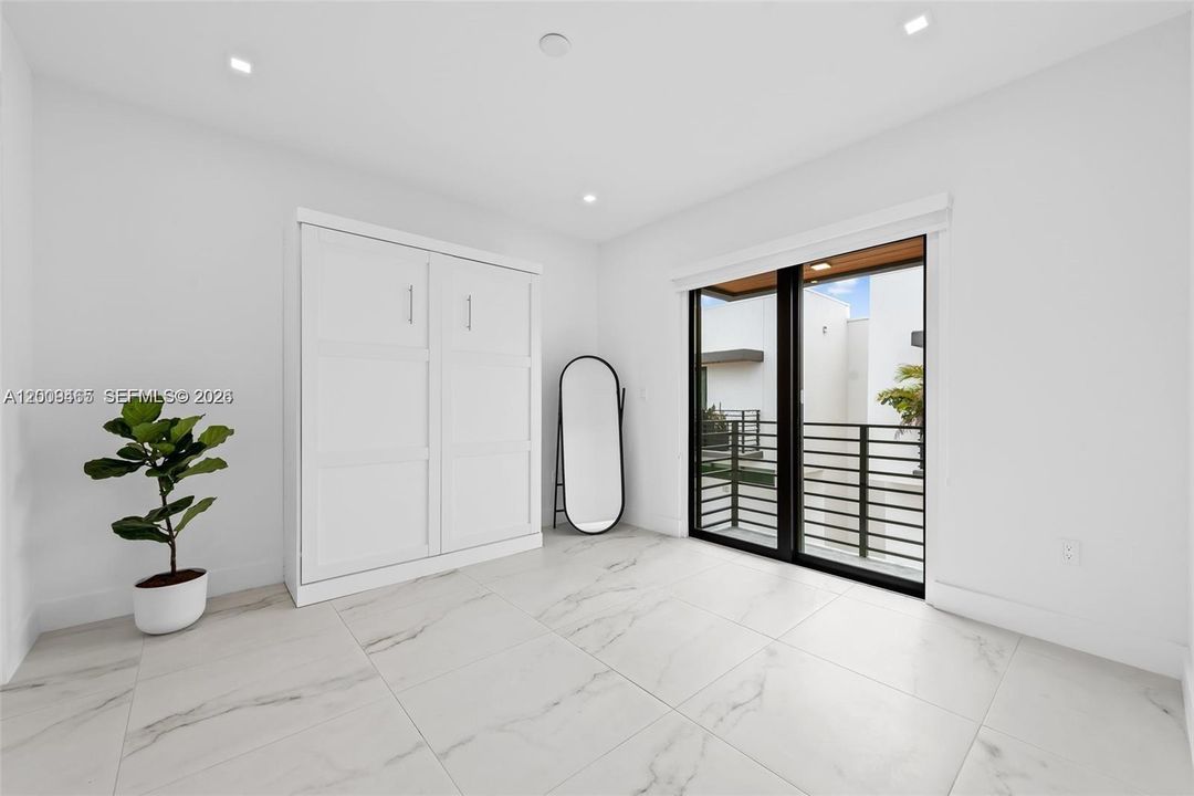En Venta: $1,019,000 (3 camas, 3 baños, 1988 Pies cuadrados)