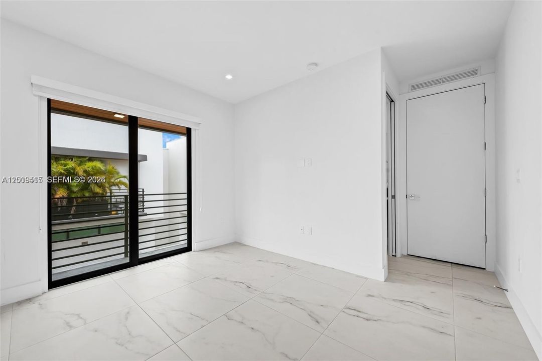 En Venta: $1,019,000 (3 camas, 3 baños, 1988 Pies cuadrados)