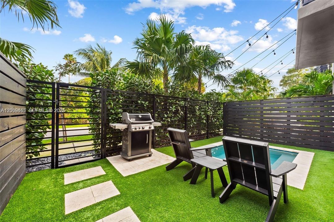 En Venta: $1,019,000 (3 camas, 3 baños, 1988 Pies cuadrados)