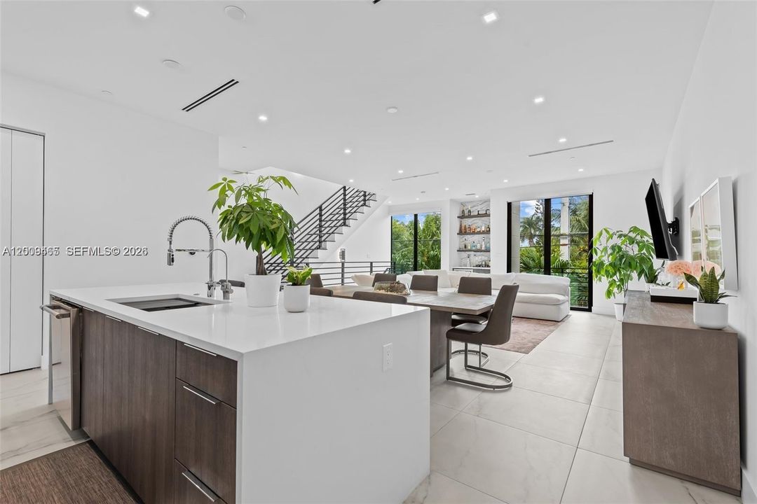 En Venta: $1,019,000 (3 camas, 3 baños, 1988 Pies cuadrados)