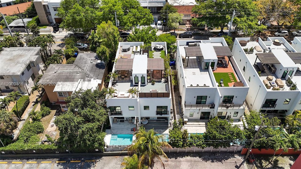 Activo con contrato: $11,000 (3 camas, 2 baños, 2186 Pies cuadrados)