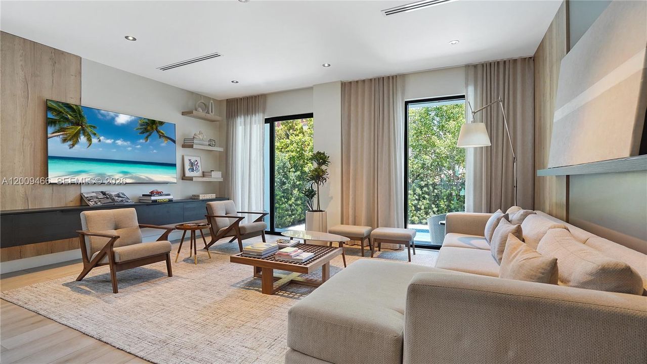 Activo con contrato: $11,000 (3 camas, 2 baños, 2186 Pies cuadrados)