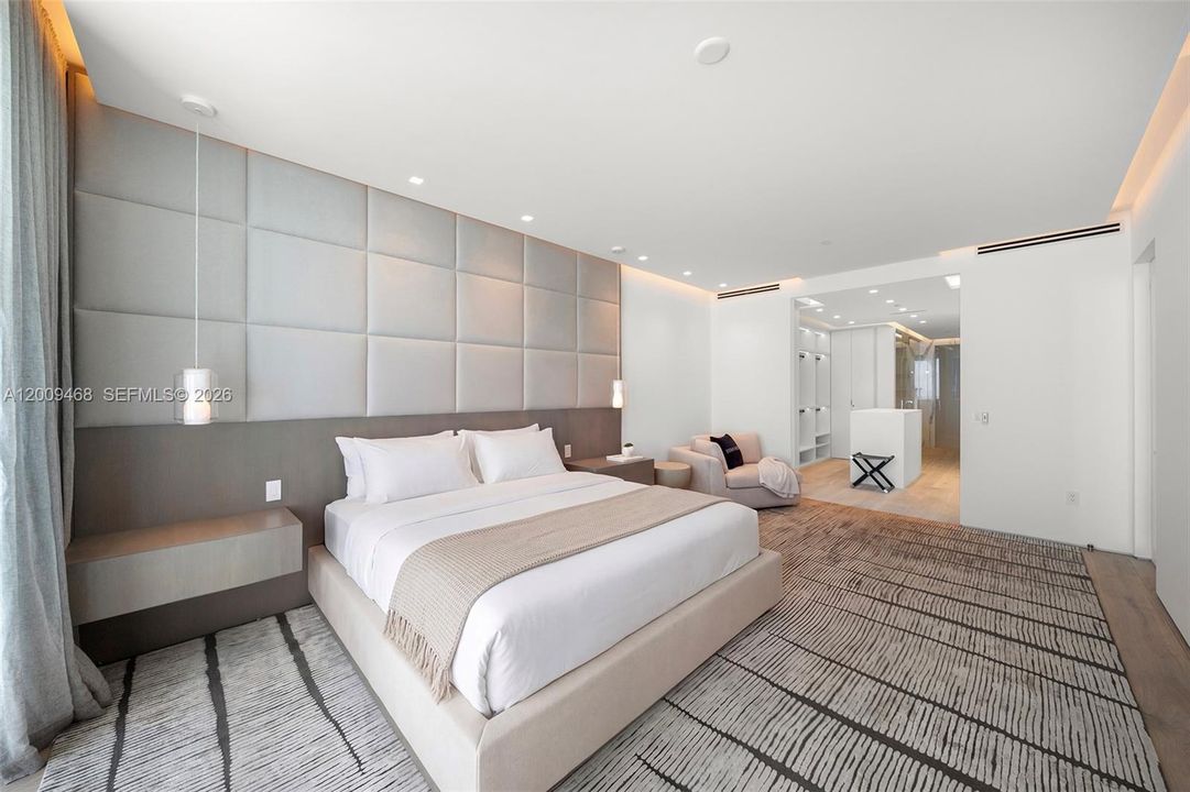 For Sale: $13,900,000 (3 beds, 3 baths, 2508 Square Feet)