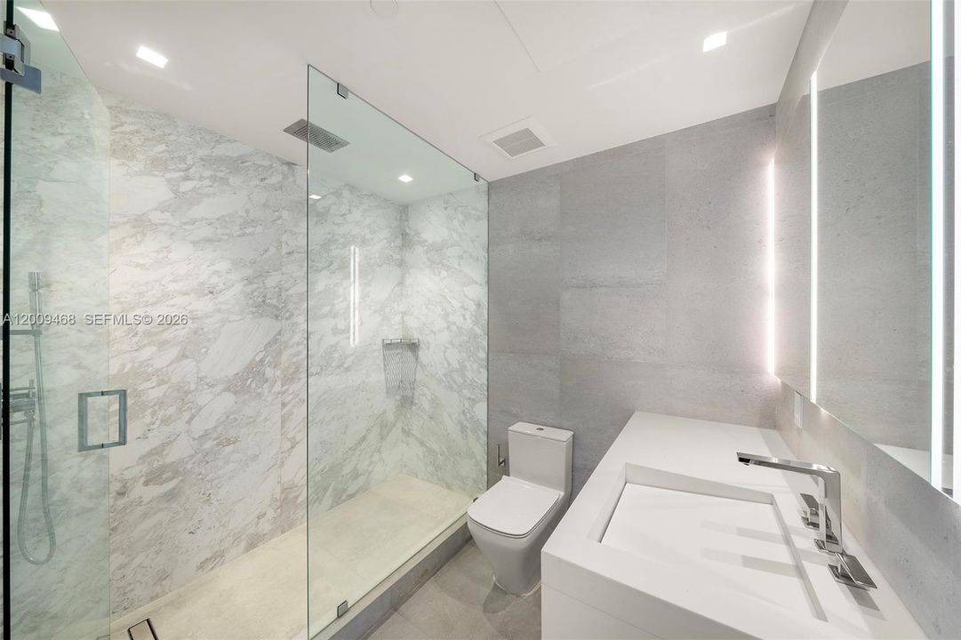 For Sale: $13,900,000 (3 beds, 3 baths, 2508 Square Feet)