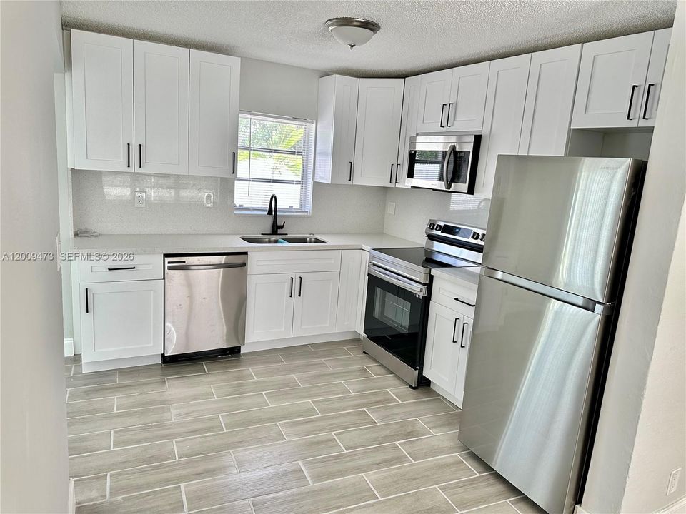 Active With Contract: $3,300 (3 beds, 2 baths, 1123 Square Feet)