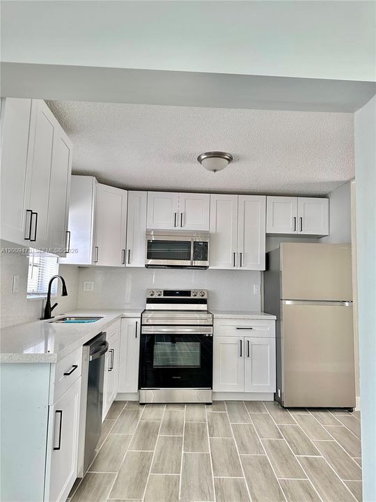 Active With Contract: $3,300 (3 beds, 2 baths, 1123 Square Feet)