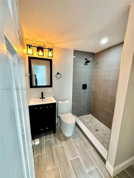 Active With Contract: $3,300 (3 beds, 2 baths, 1123 Square Feet)