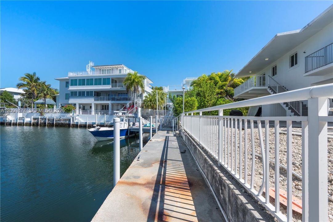 For Sale: $2,200,000 (2 beds, 2 baths, 960 Square Feet)