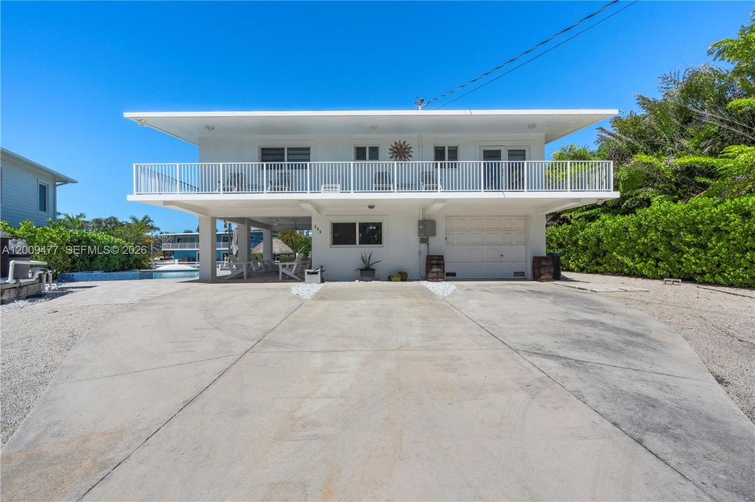 For Sale: $2,200,000 (2 beds, 2 baths, 960 Square Feet)