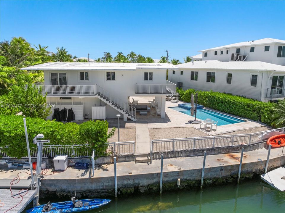 For Sale: $2,200,000 (2 beds, 2 baths, 960 Square Feet)