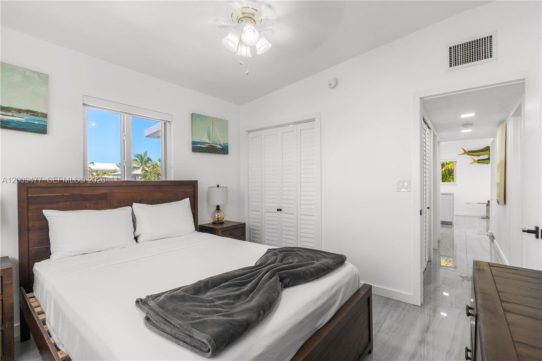 For Sale: $2,200,000 (2 beds, 2 baths, 960 Square Feet)