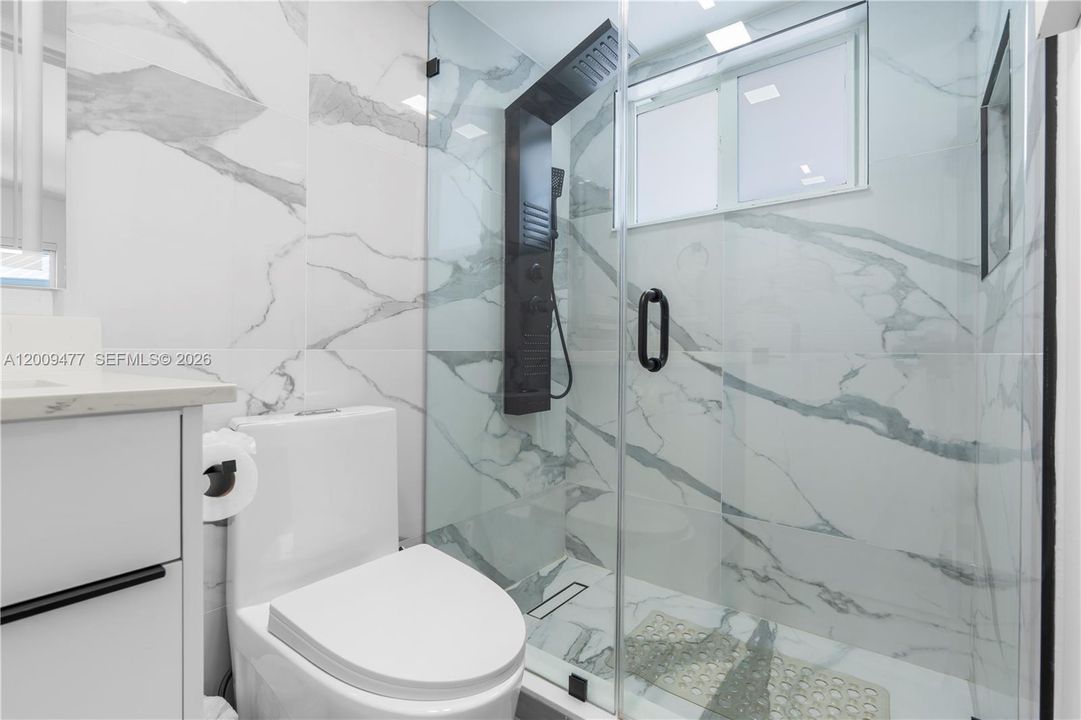 For Sale: $2,200,000 (2 beds, 2 baths, 960 Square Feet)