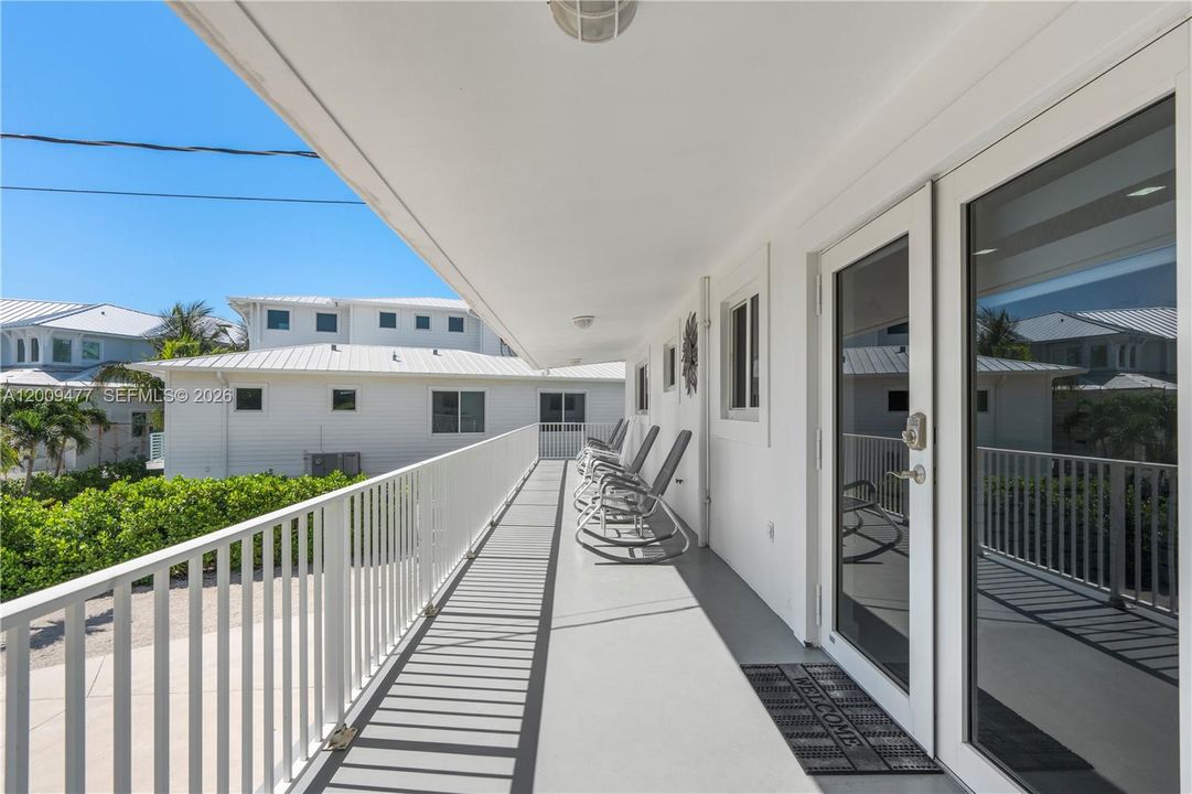 For Sale: $2,200,000 (2 beds, 2 baths, 960 Square Feet)