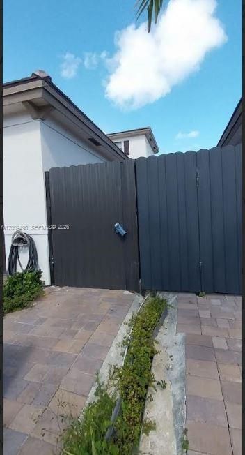 Recently Rented: $1,500 (1 beds, 1 baths, 3094 Square Feet)