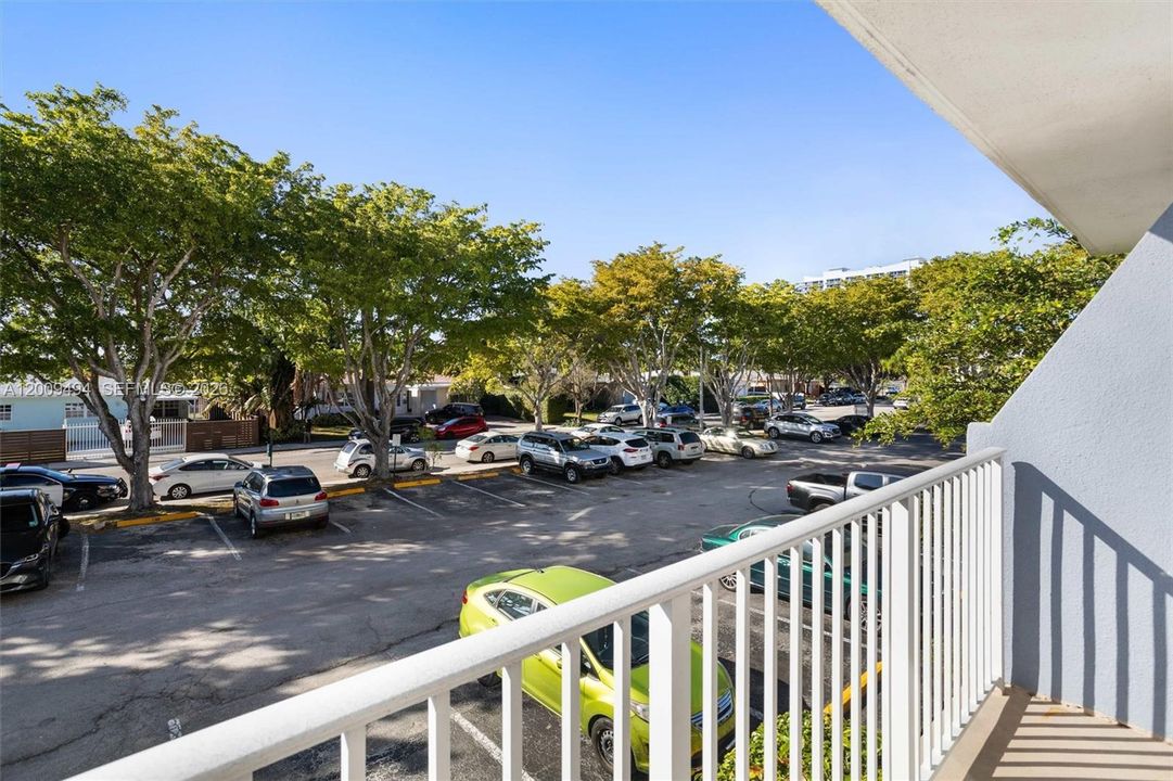 For Sale: $195,000 (2 beds, 2 baths, 900 Square Feet)