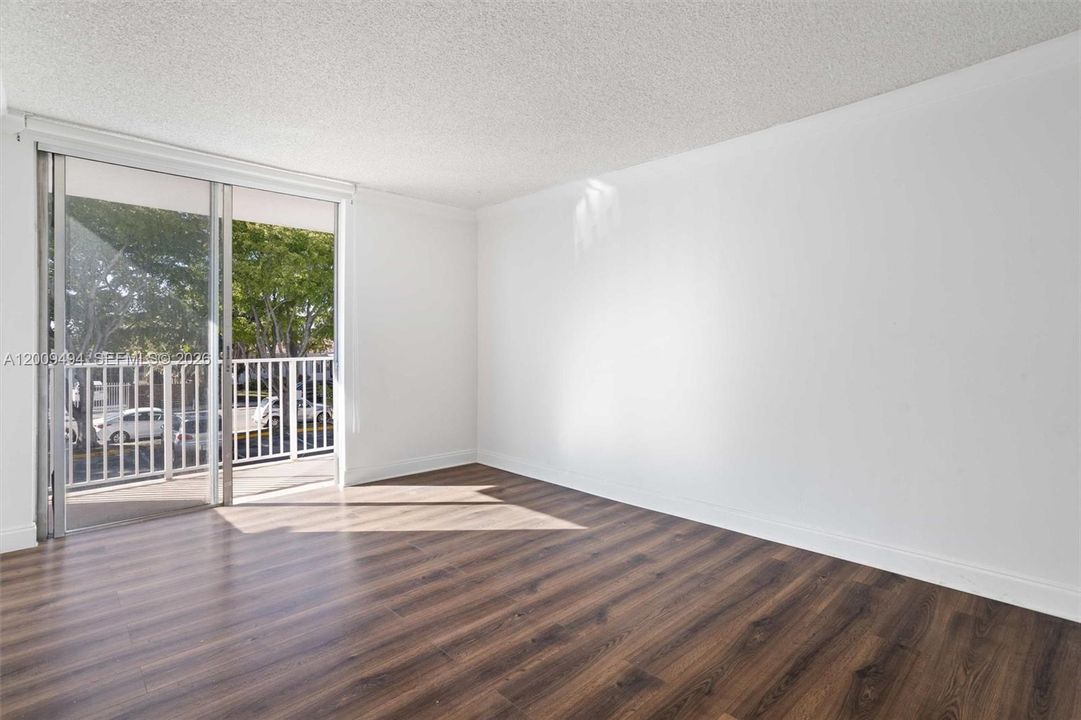 For Sale: $195,000 (2 beds, 2 baths, 900 Square Feet)