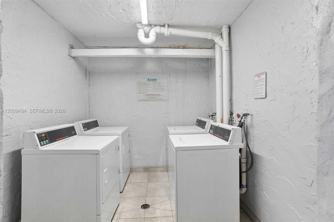 For Sale: $195,000 (2 beds, 2 baths, 900 Square Feet)