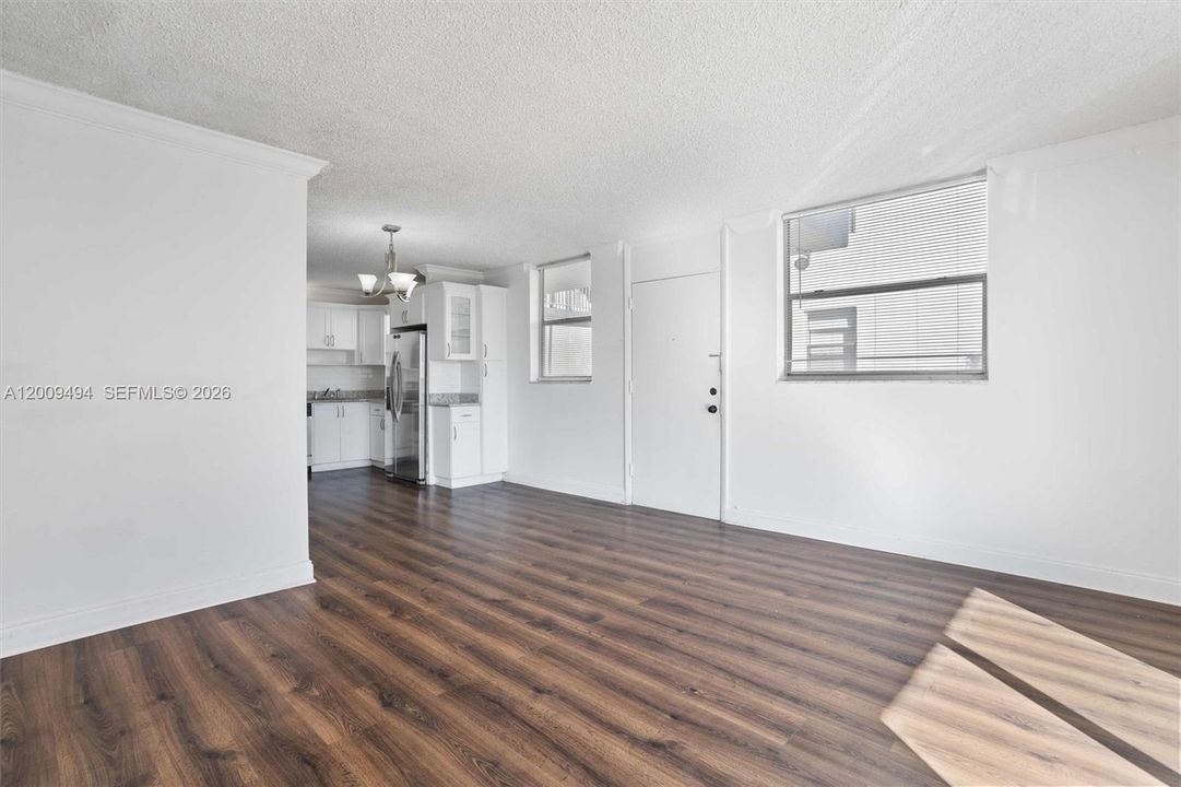 For Sale: $195,000 (2 beds, 2 baths, 900 Square Feet)