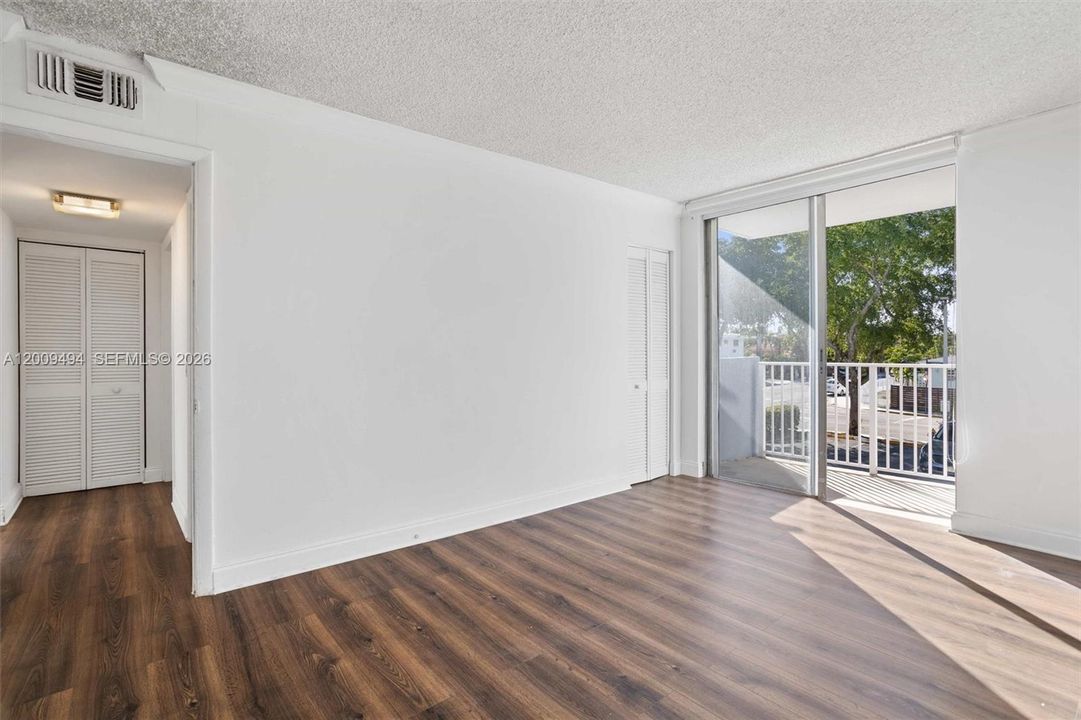 For Sale: $195,000 (2 beds, 2 baths, 900 Square Feet)