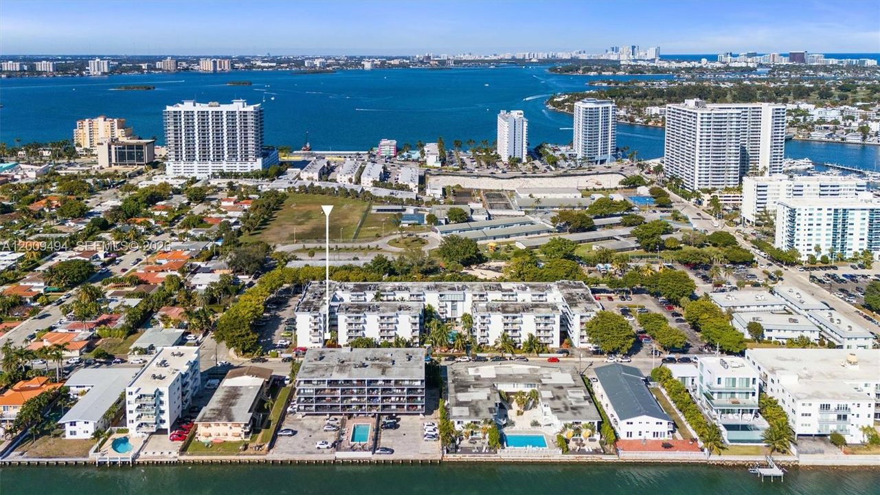 For Sale: $195,000 (2 beds, 2 baths, 900 Square Feet)