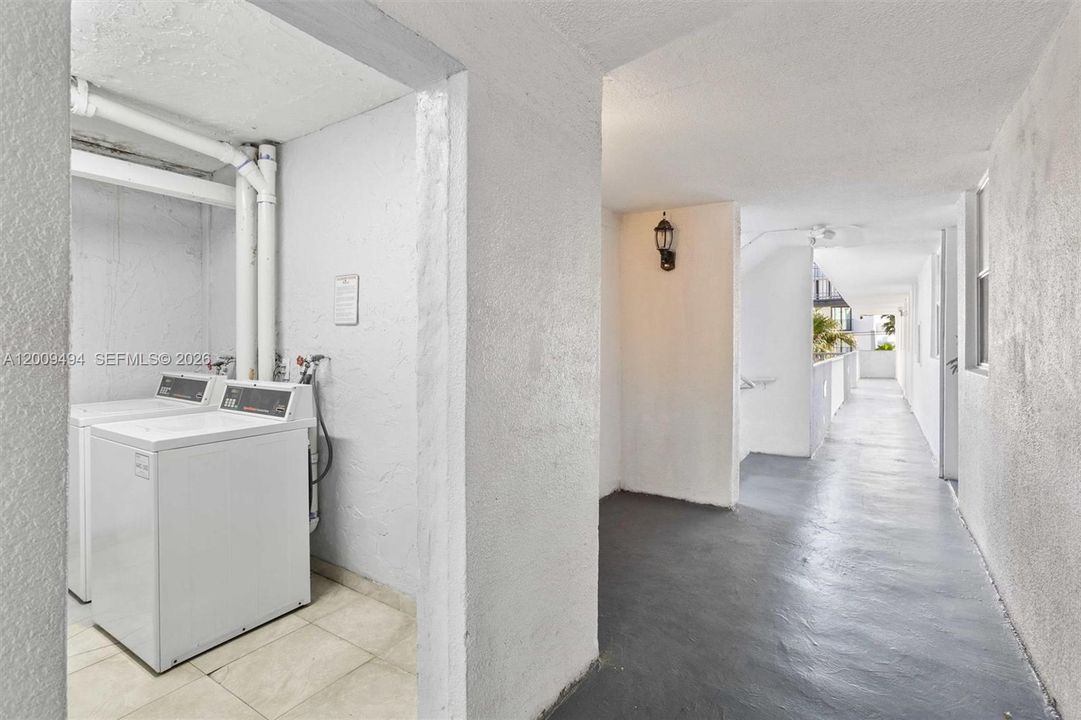 For Sale: $195,000 (2 beds, 2 baths, 900 Square Feet)