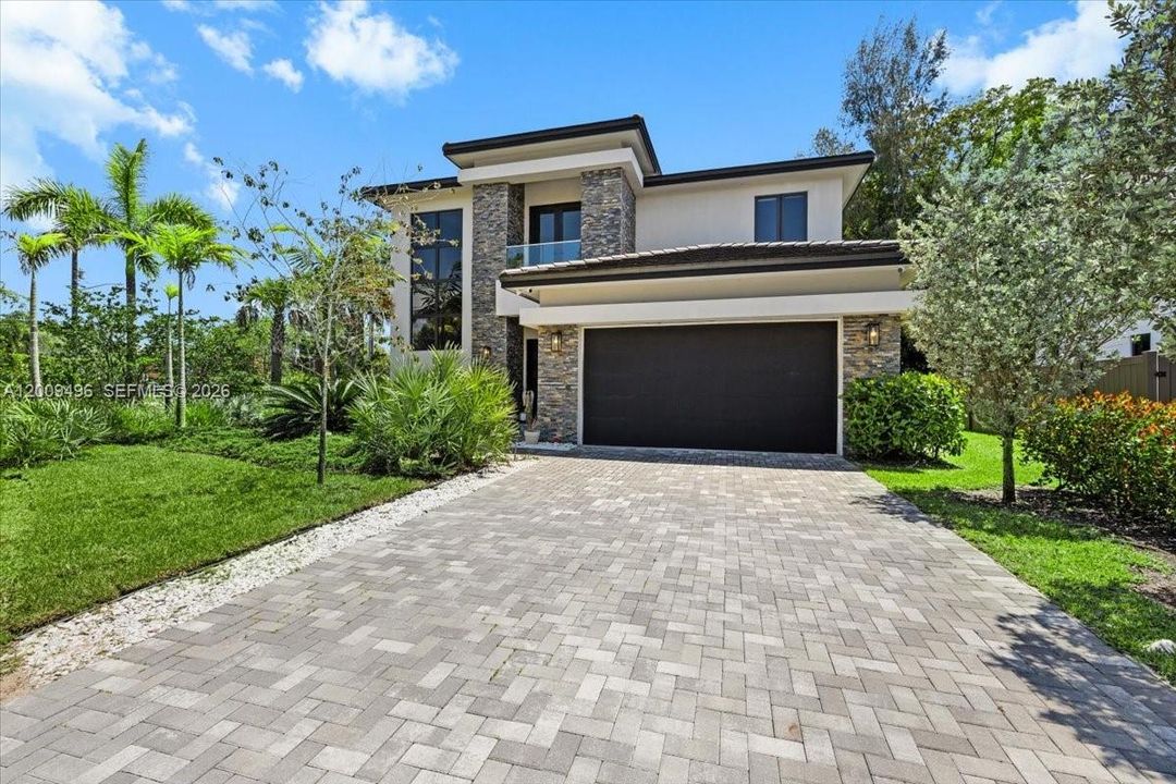 Recently Rented: $9,950 (4 beds, 4 baths, 3179 Square Feet)