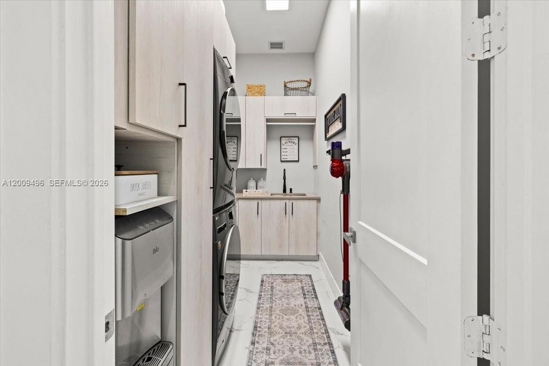 Recently Rented: $9,950 (4 beds, 4 baths, 3179 Square Feet)