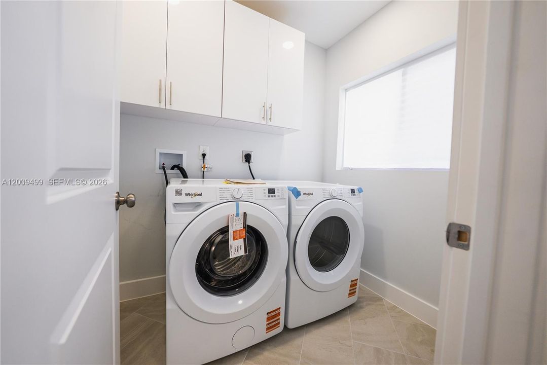 For Rent: $5,700 (3 beds, 2 baths, 1279 Square Feet)