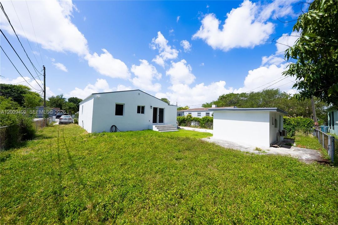 For Rent: $5,700 (3 beds, 2 baths, 1279 Square Feet)