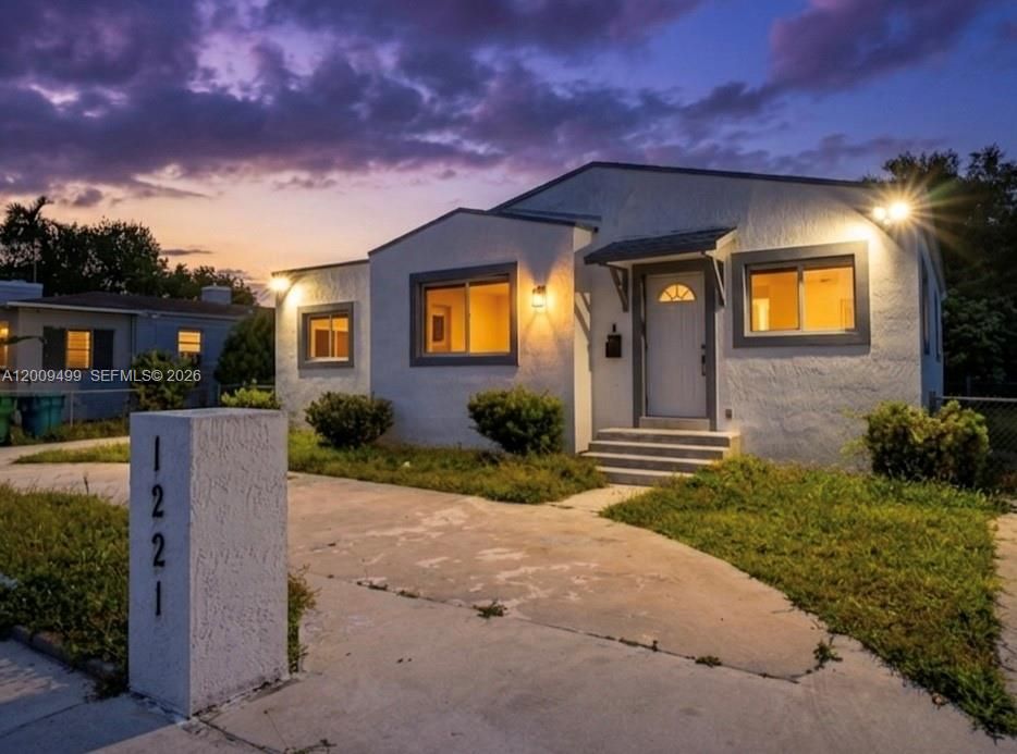 For Rent: $5,700 (3 beds, 2 baths, 1279 Square Feet)